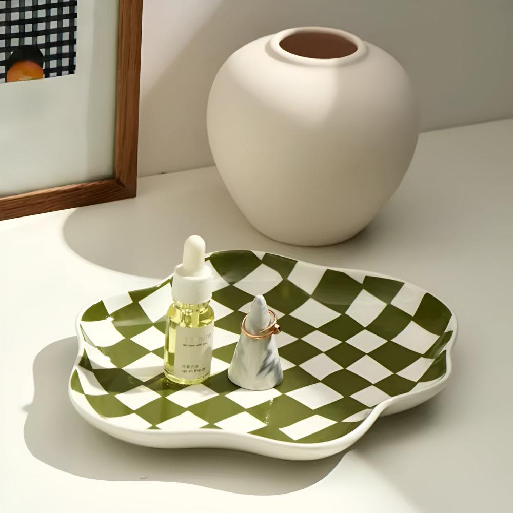 Assiette en céramique à carreaux classique