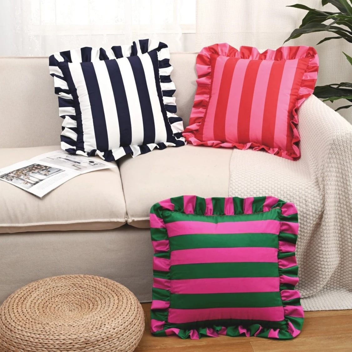 Housse de coussin rétro rayée à volants