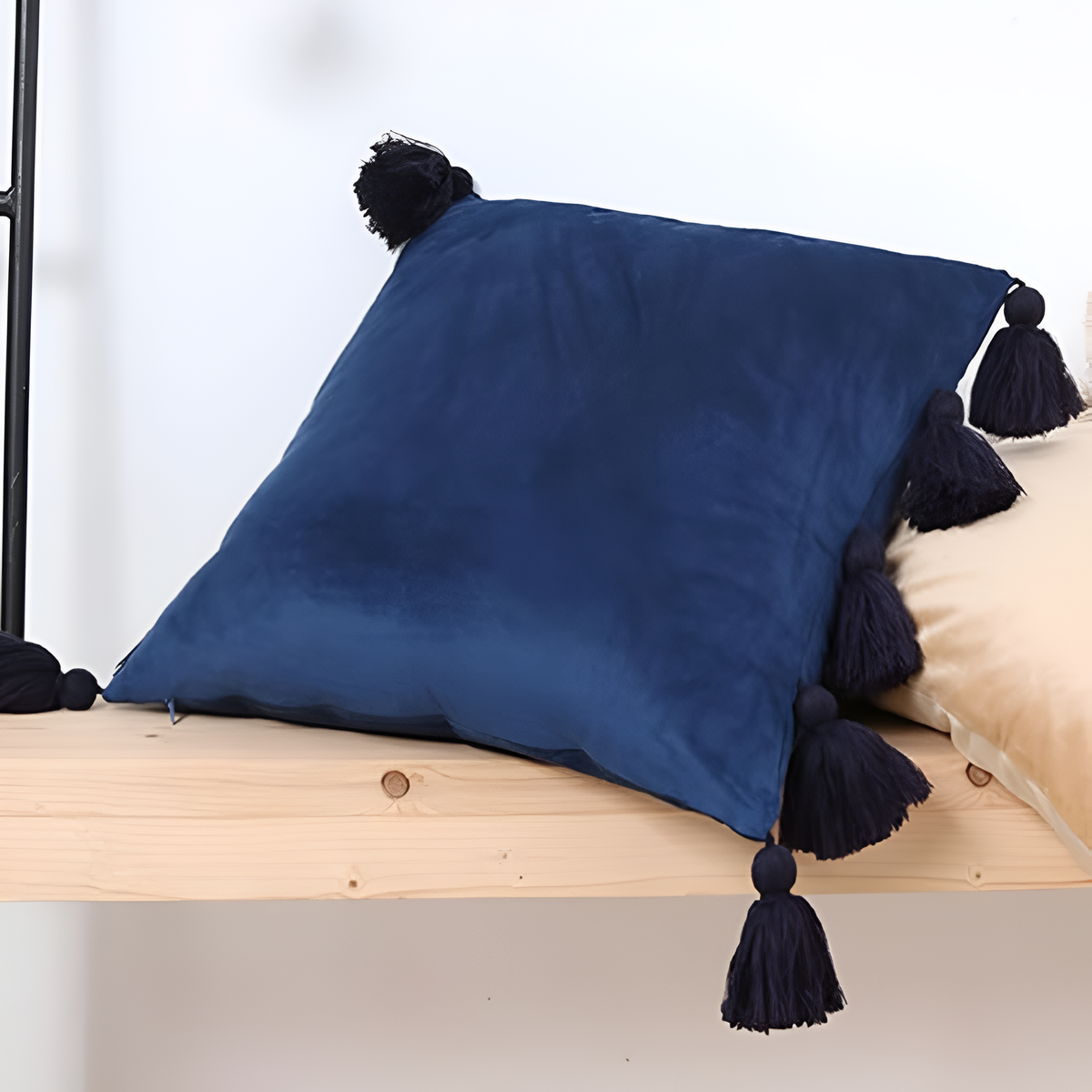 Housse de coussin bohème à pompons