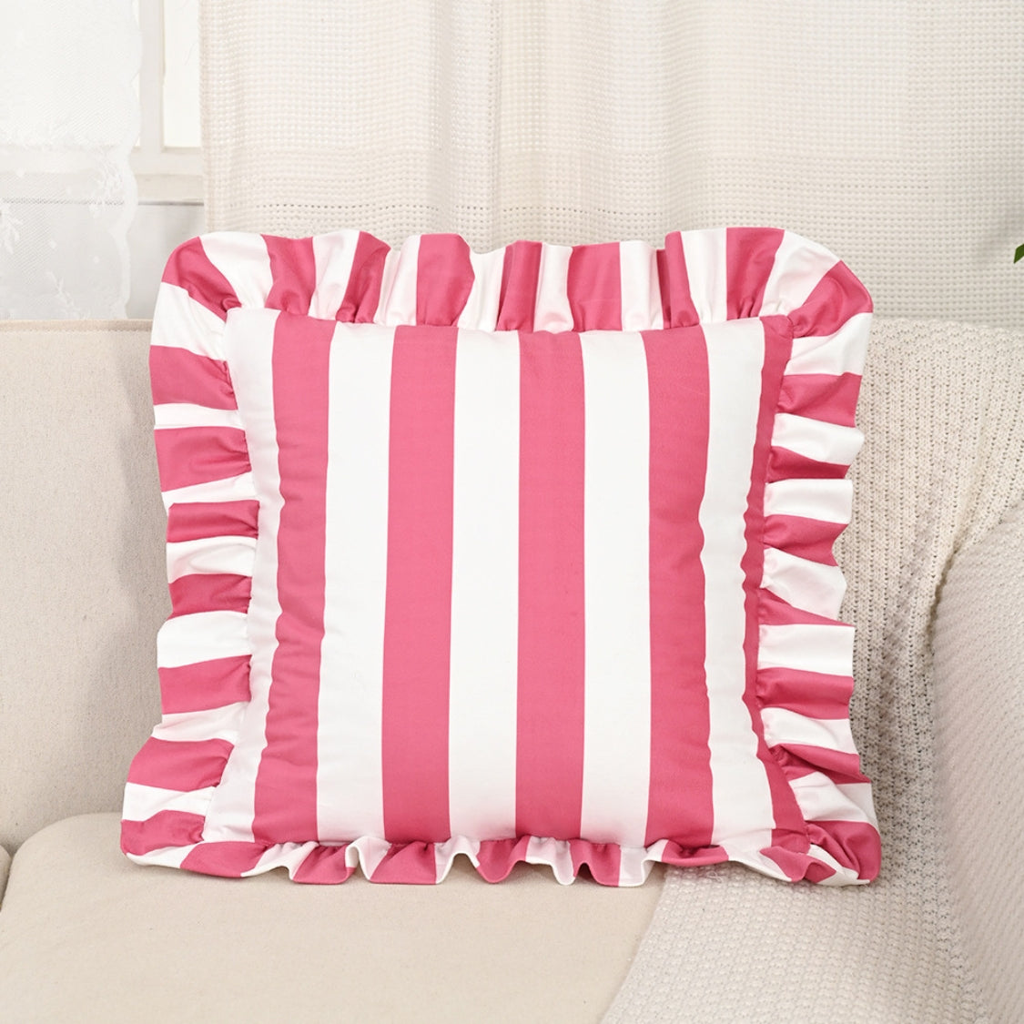 Housse de coussin rétro rayée à volants