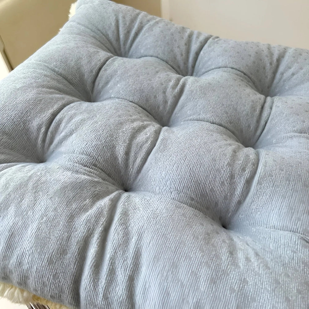 Galette de chaise damier en fausse fourrure