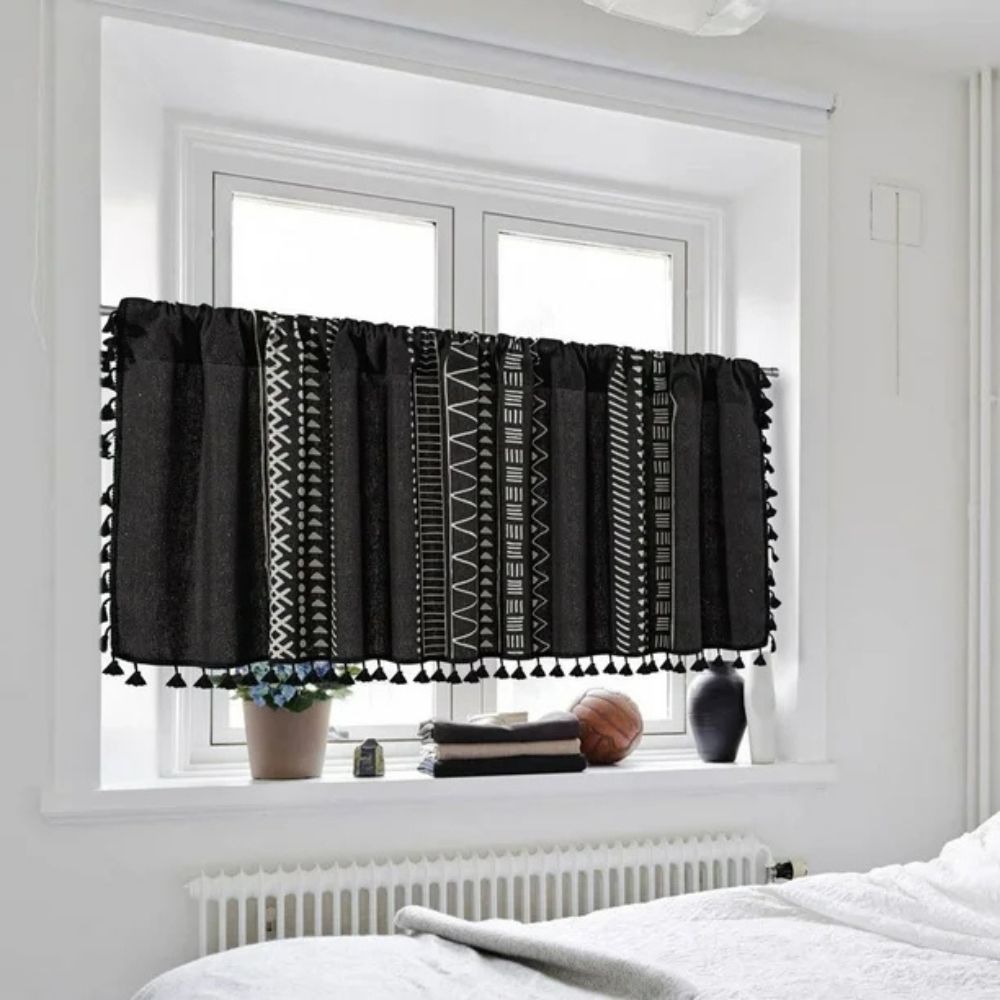 Rideau de placard géométrique tribal noir à pompons
