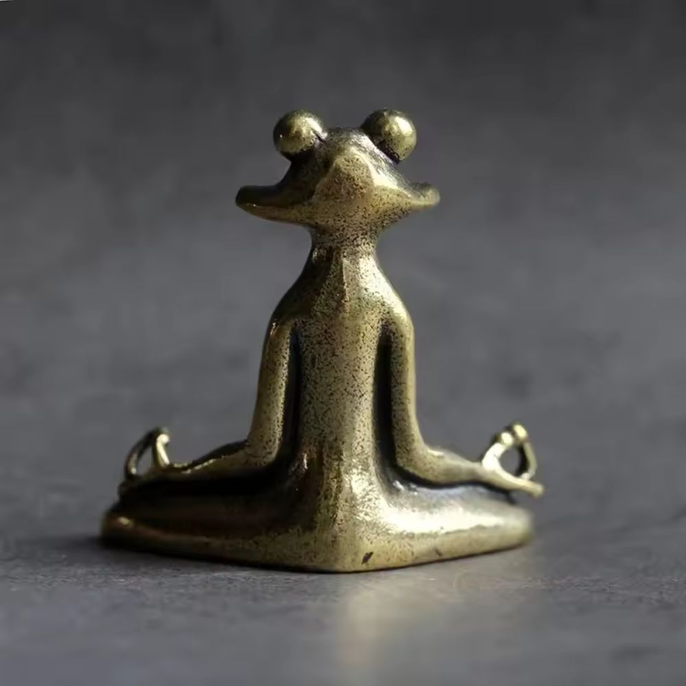 Figurine grenouille en position du lotus