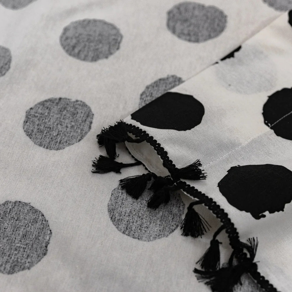 Rideau chic à pois et pompons