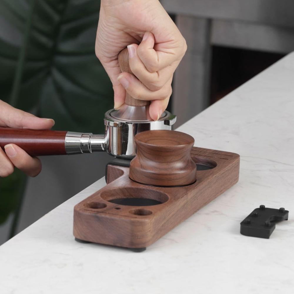Station à tamper en noyer pour coin café