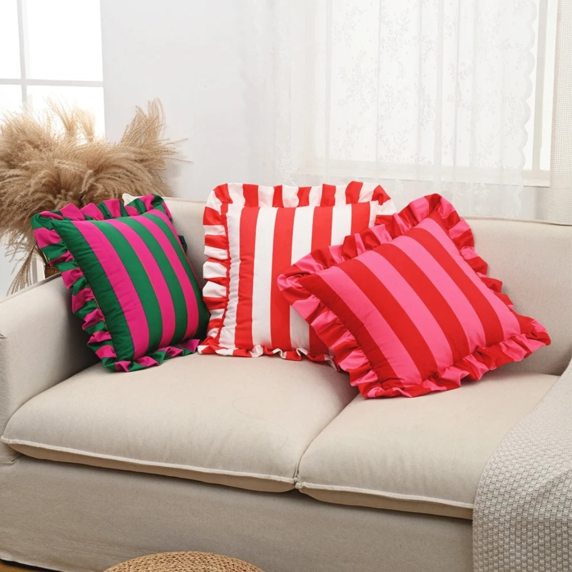 Housse de coussin rétro rayée à volants