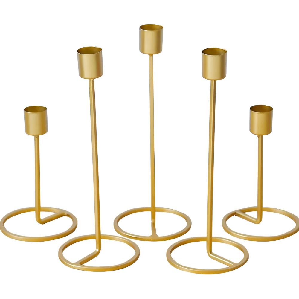 Bougeoirs dorés romantiques