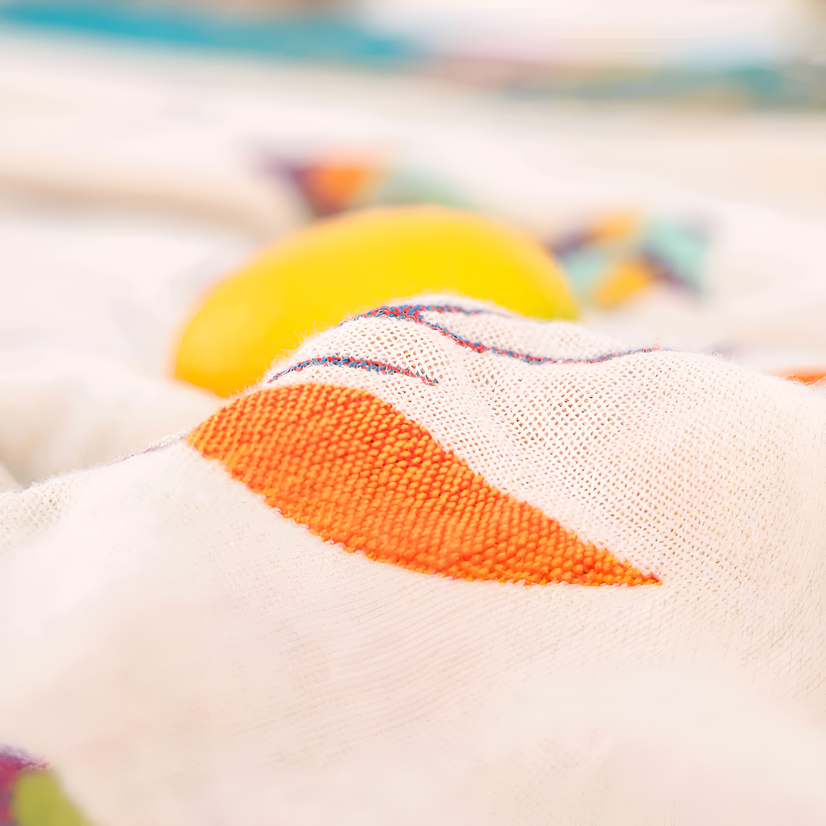 Plaid en coton à pompons motif oiseaux