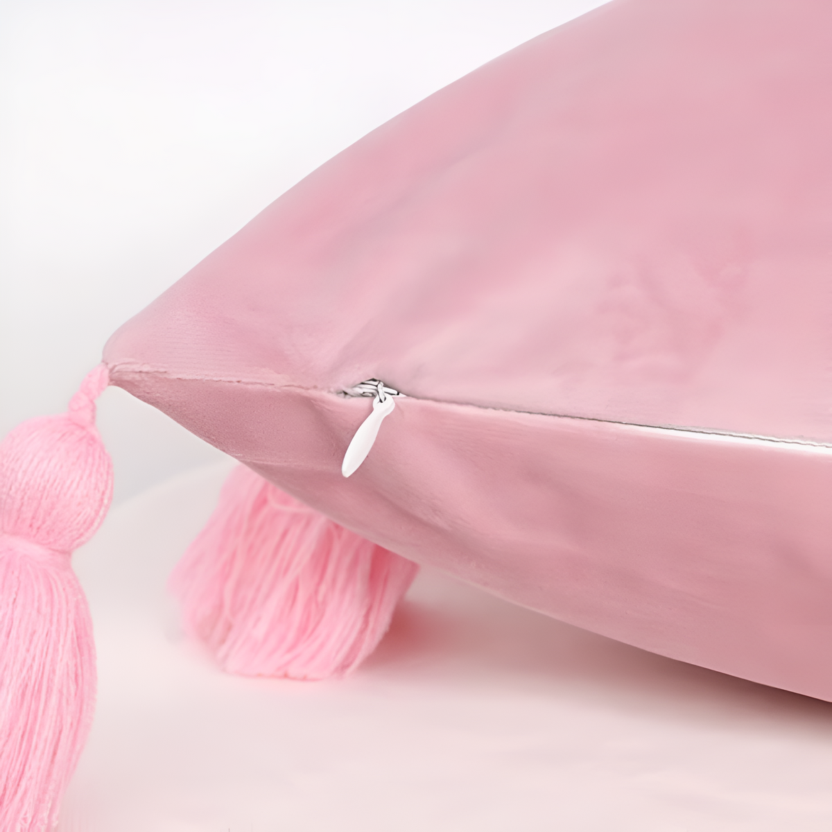 Housse de coussin bohème à pompons