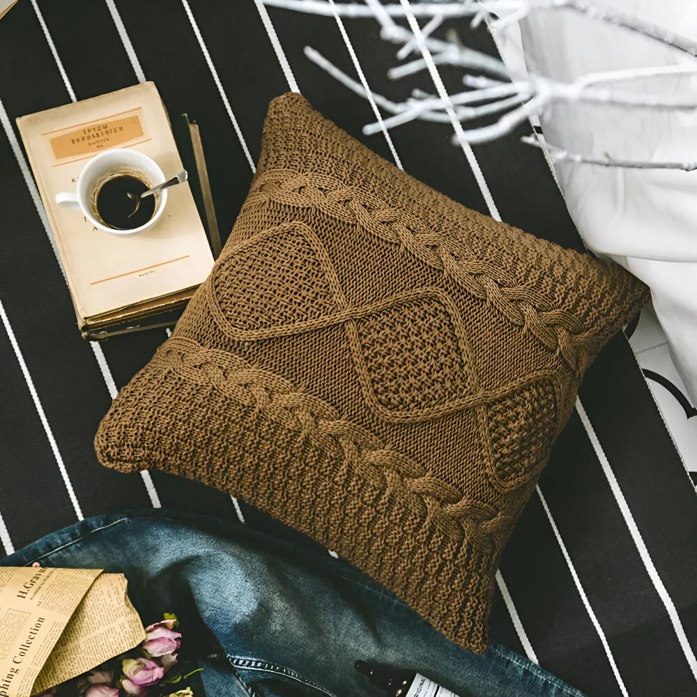 Housse de coussin tricotée tressée