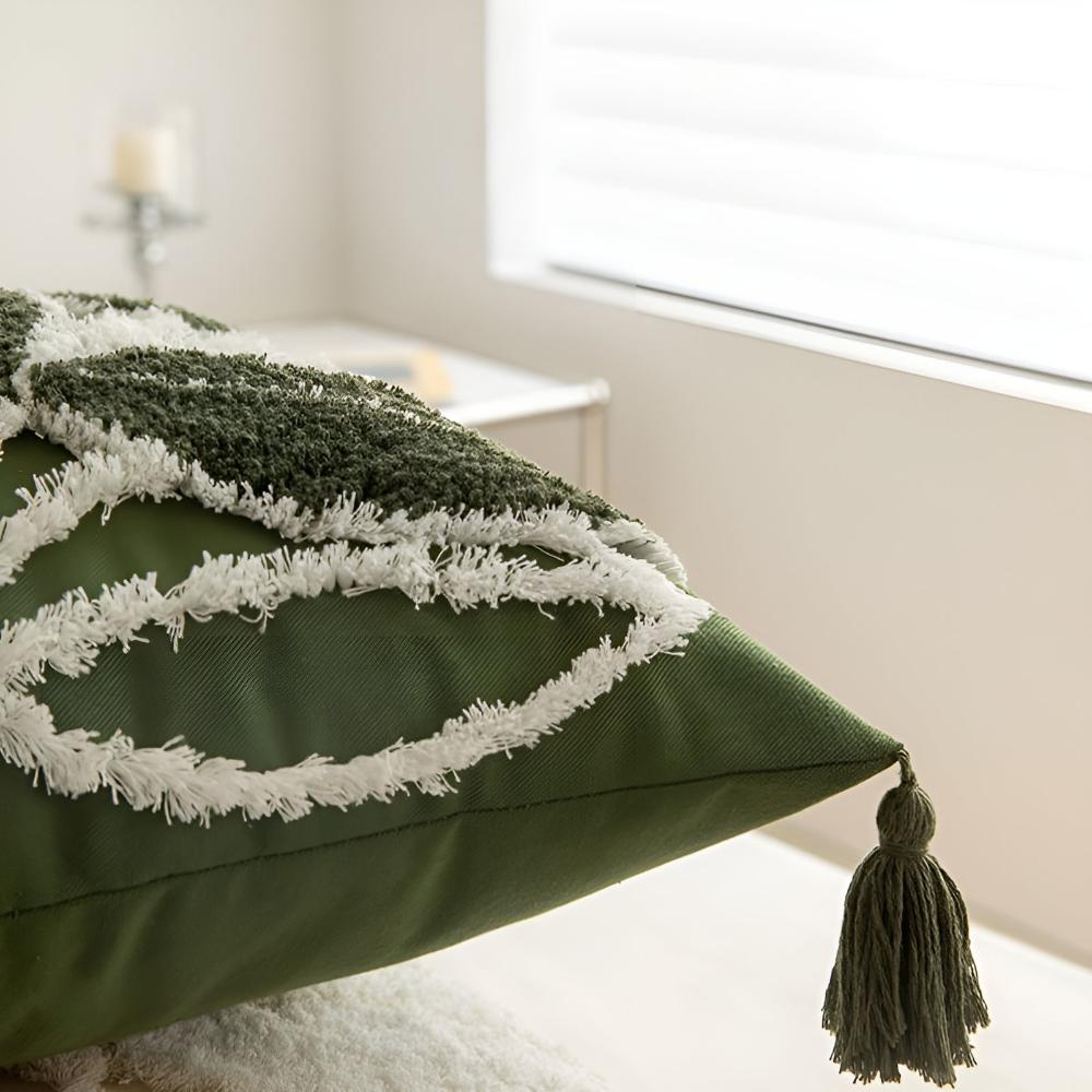 Housse de coussin feuille moelleuse à pompons