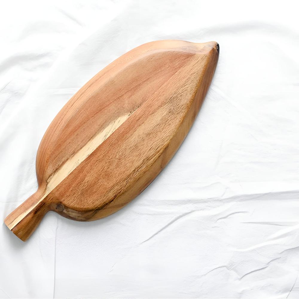 Assiette de service en bois en forme de feuille