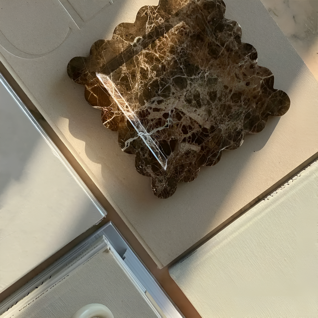 Vide-poche à bijoux en travertin festonné