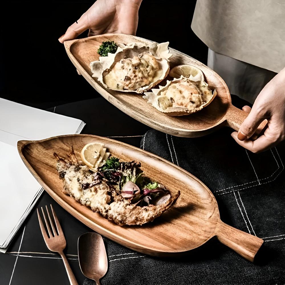 Assiette de service en bois en forme de feuille