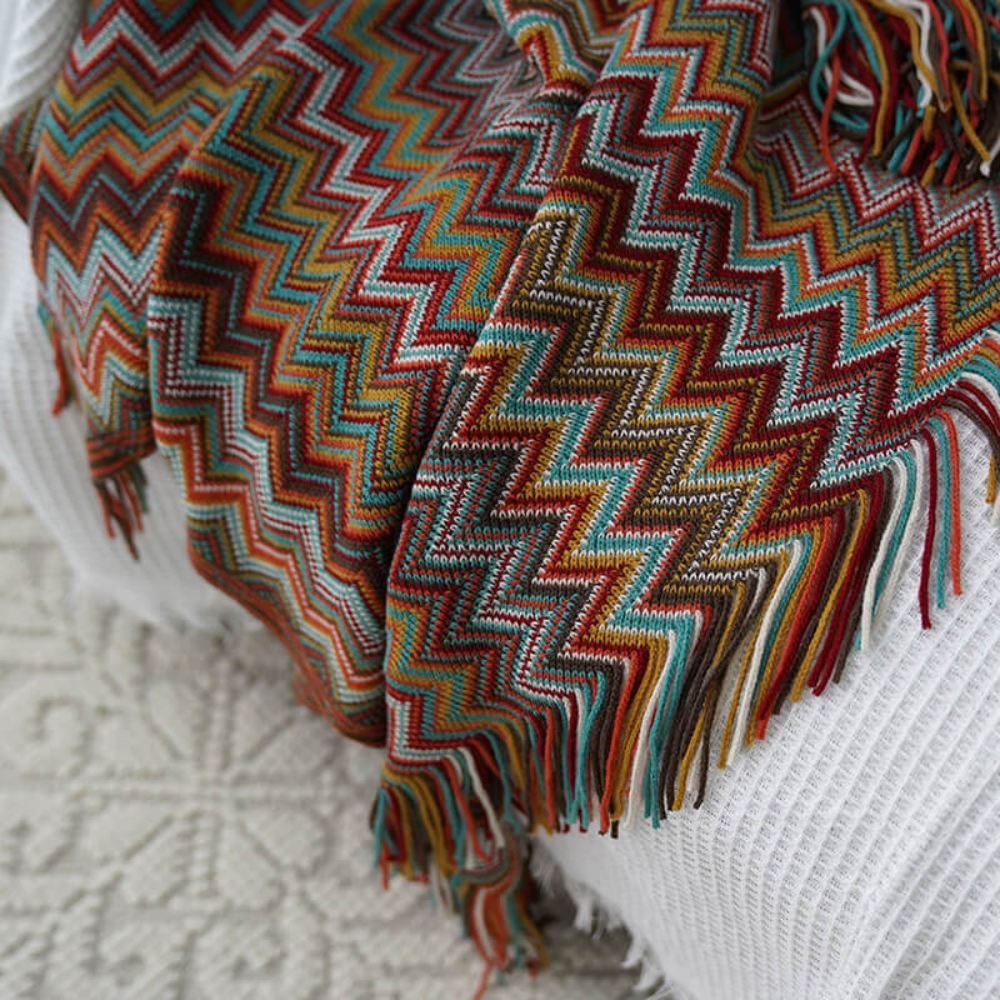 Plaid tricoté à pompons zigzag multicolore