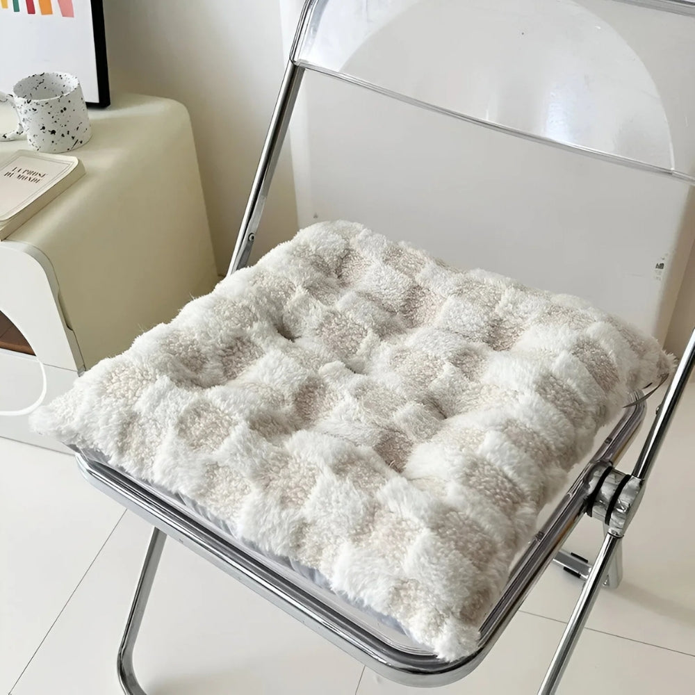 Galette de chaise damier en fausse fourrure