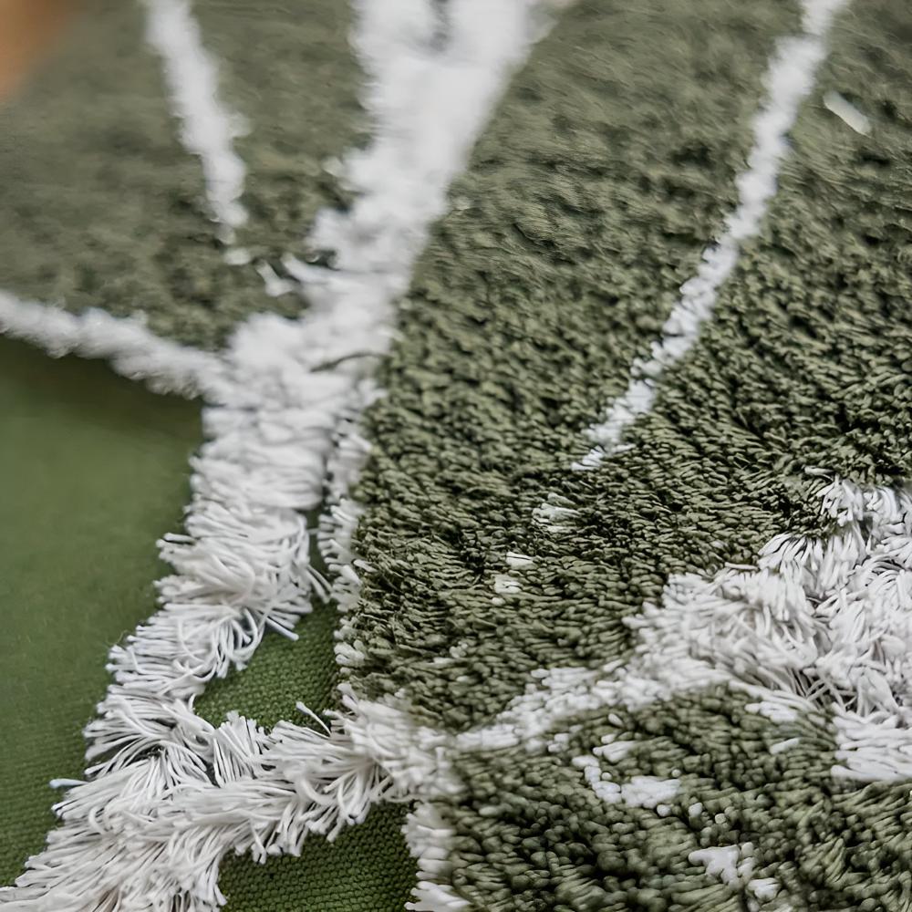 Housse de coussin feuille moelleuse à pompons