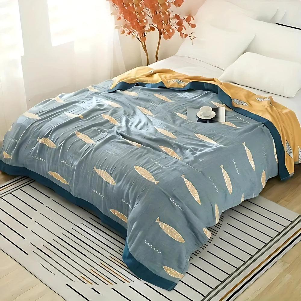 Plaid réversible en gaze de coton poissons dorés – Bleu océan