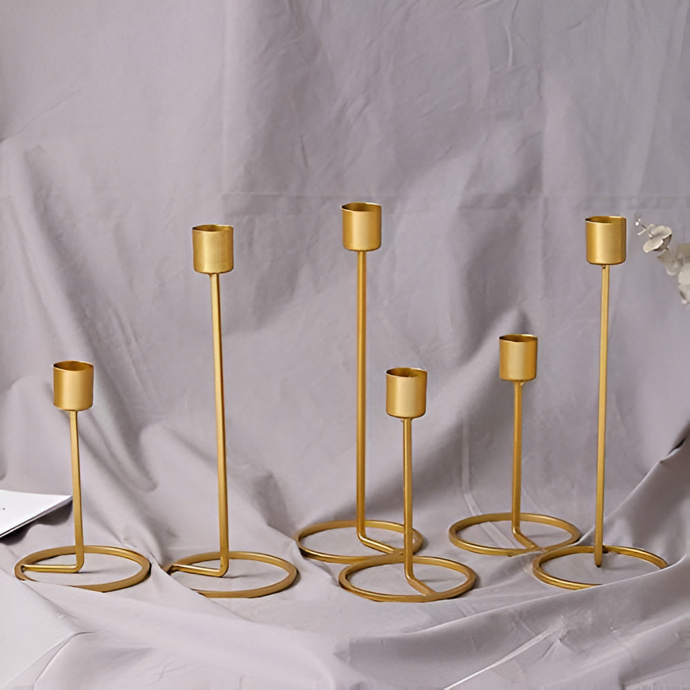 Bougeoirs dorés romantiques