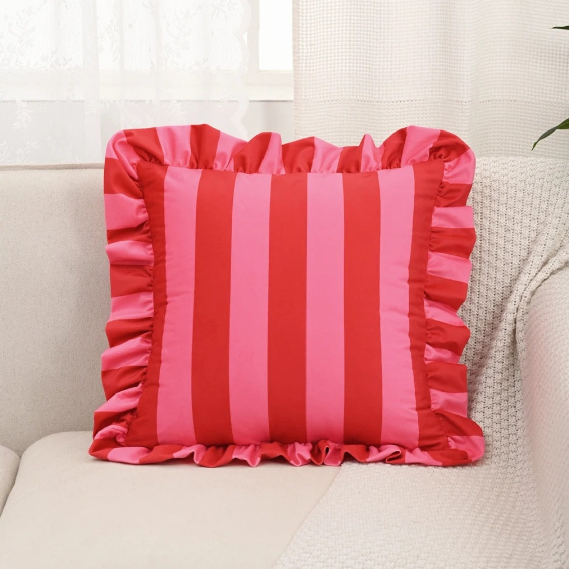 Housse de coussin rétro rayée à volants