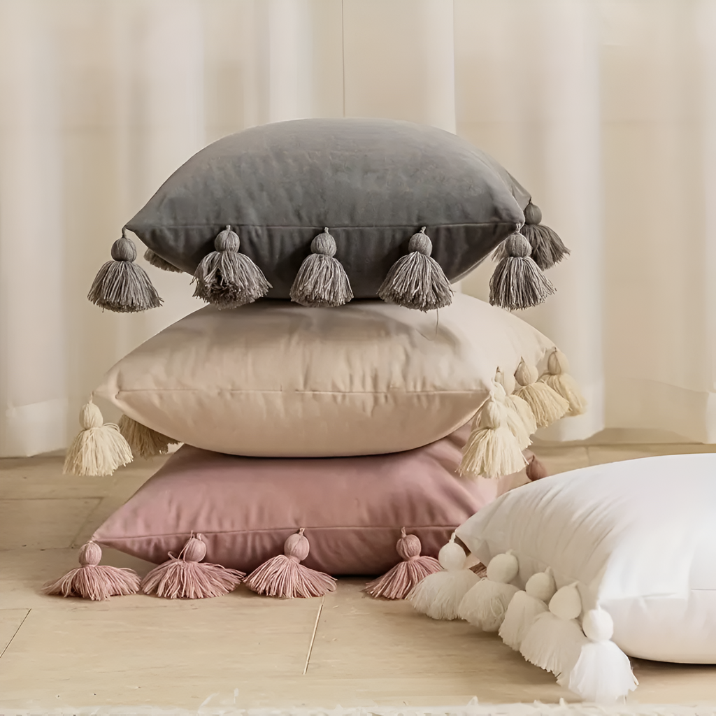 Housse de coussin bohème à pompons