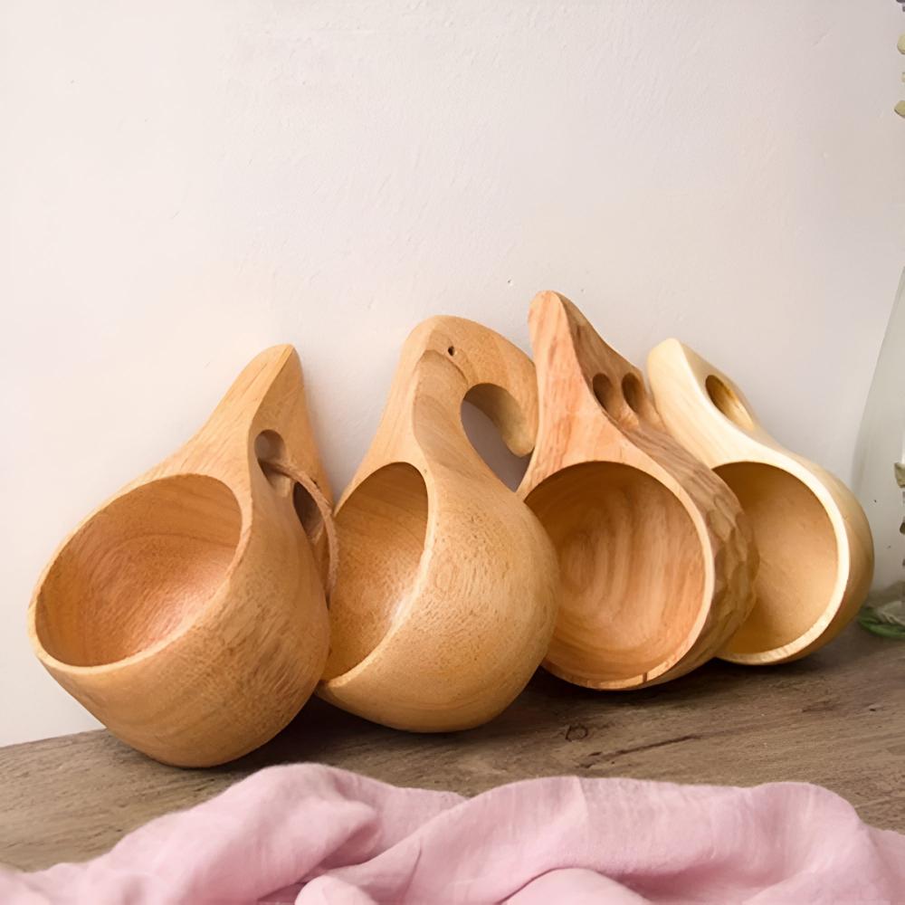Collection de mugs artisanaux en hévéa