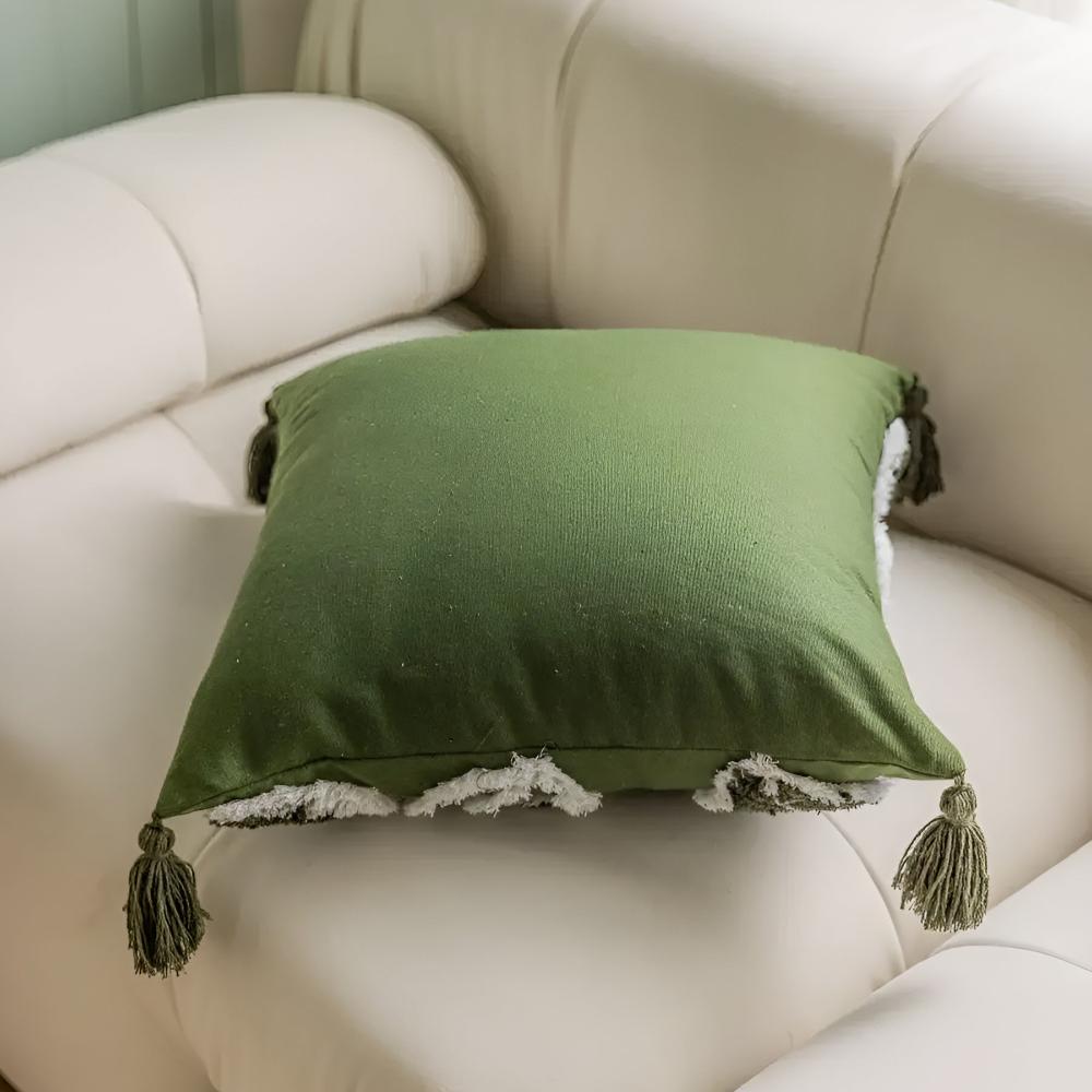Housse de coussin feuille moelleuse à pompons