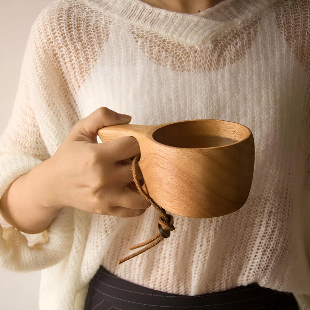Collection de mugs artisanaux en hévéa