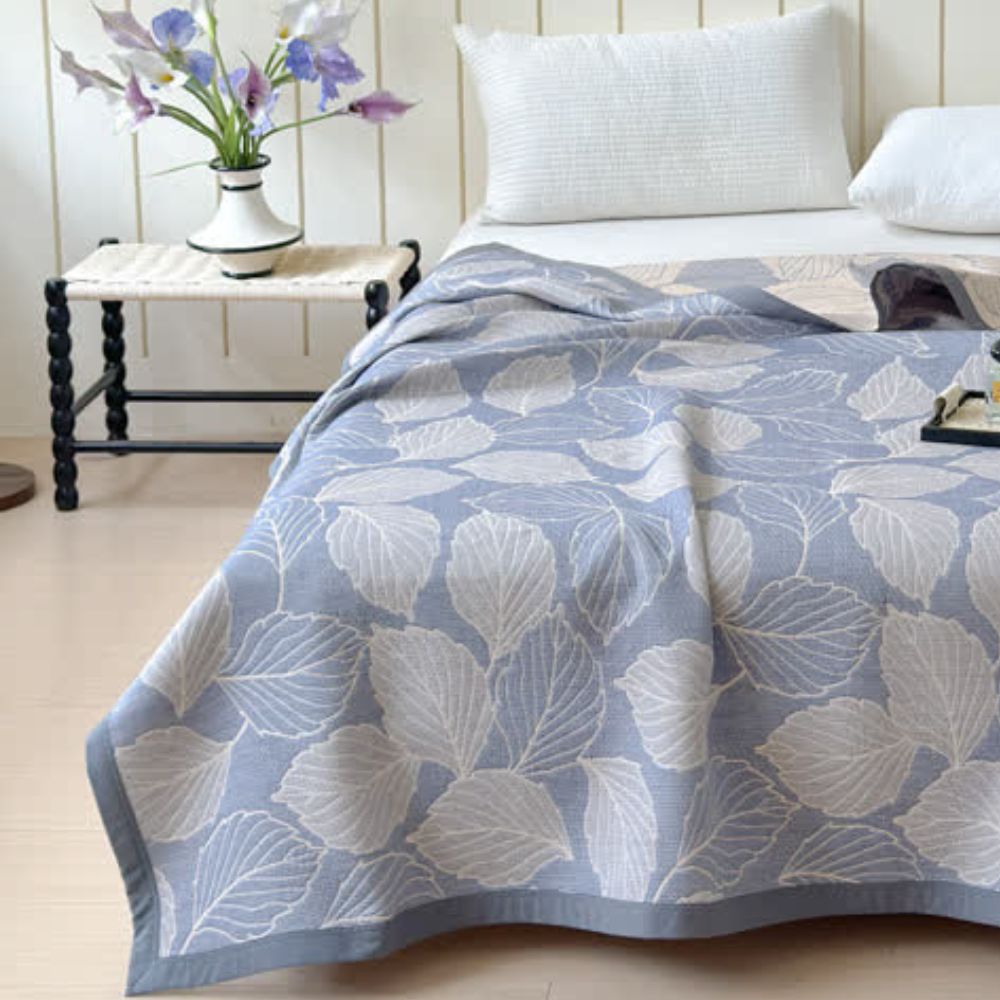 Plaid en triple gaze de coton feuilles de mûrier