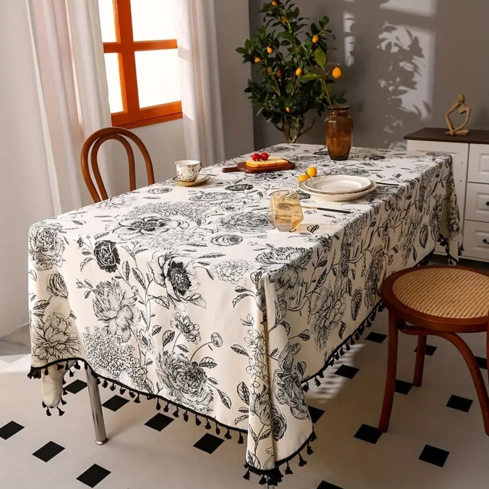 Nappe campagne à fleurs noires et pompons