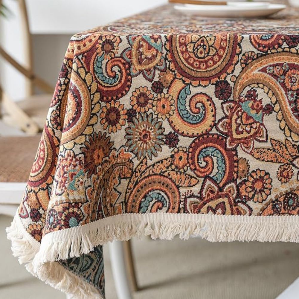 Nappe à pompons Amber Paisley