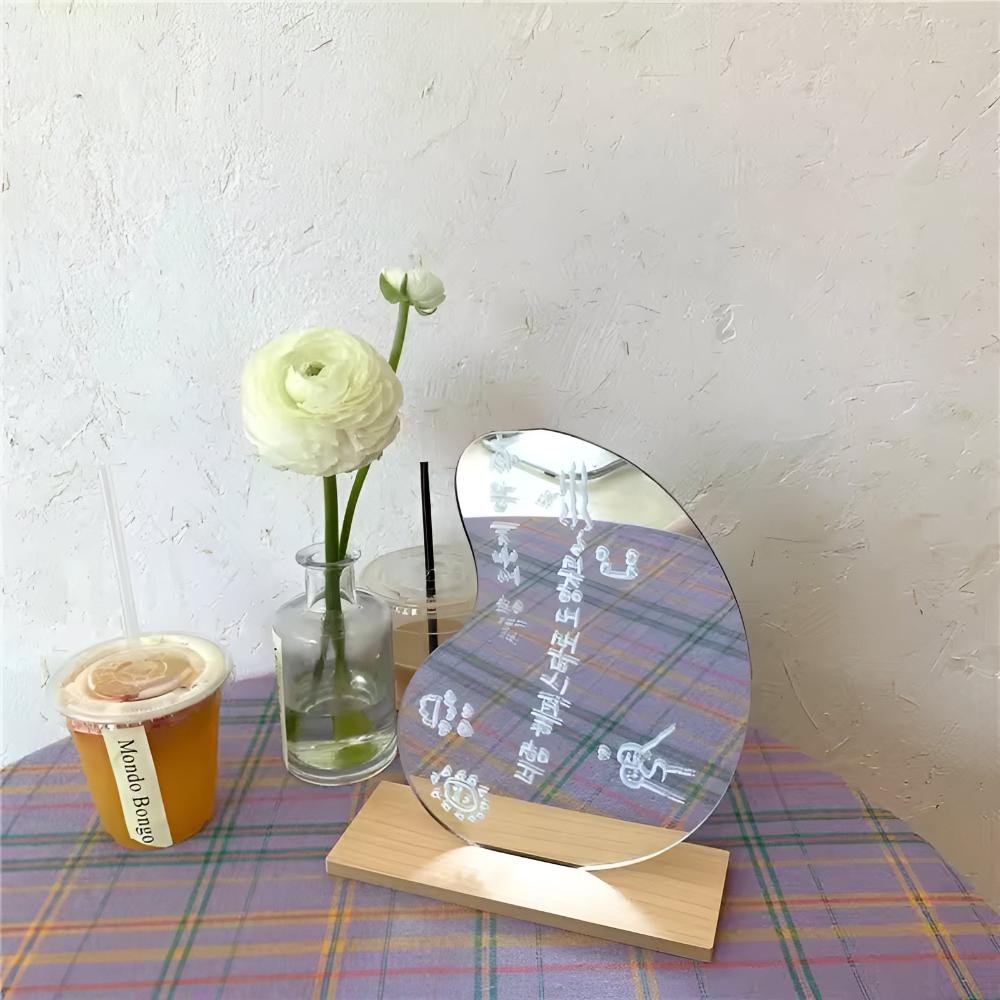 Miroir aux courbes élégantes