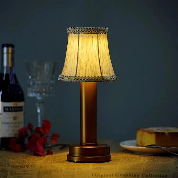 Lampe de table LED sans fil a finition soyeuse