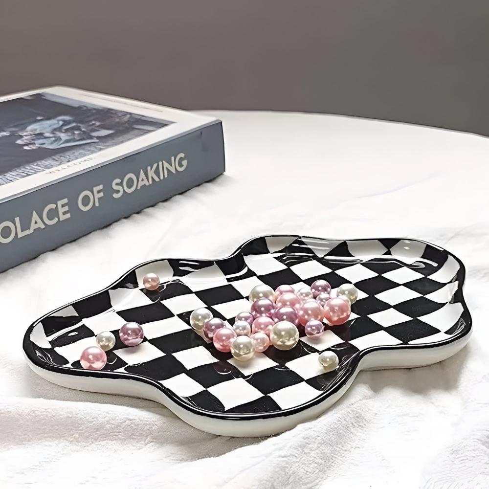 Assiette en céramique à carreaux classique