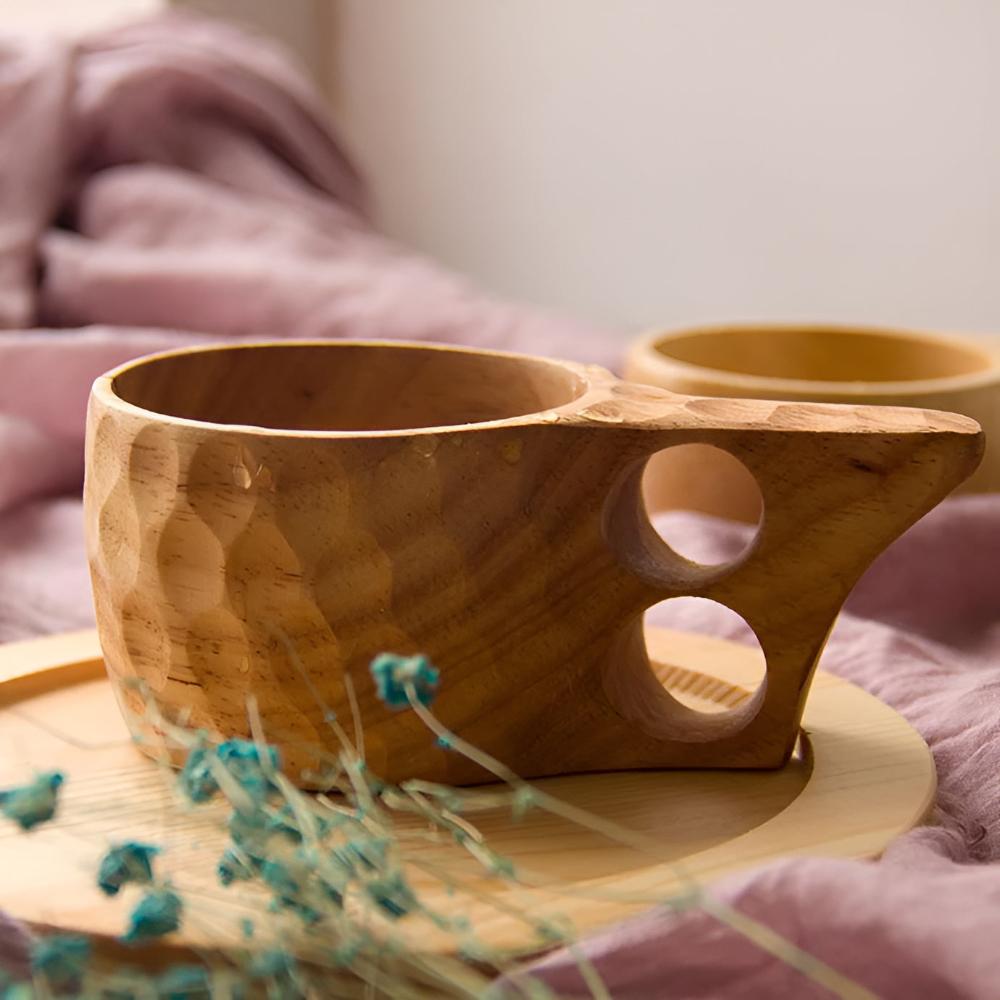 Collection de mugs artisanaux en hévéa