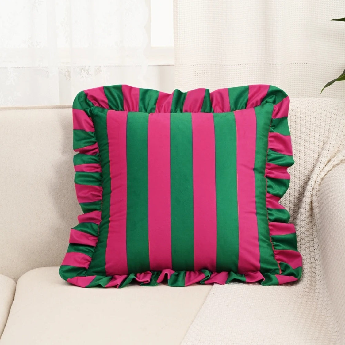 Housse de coussin rétro rayée à volants