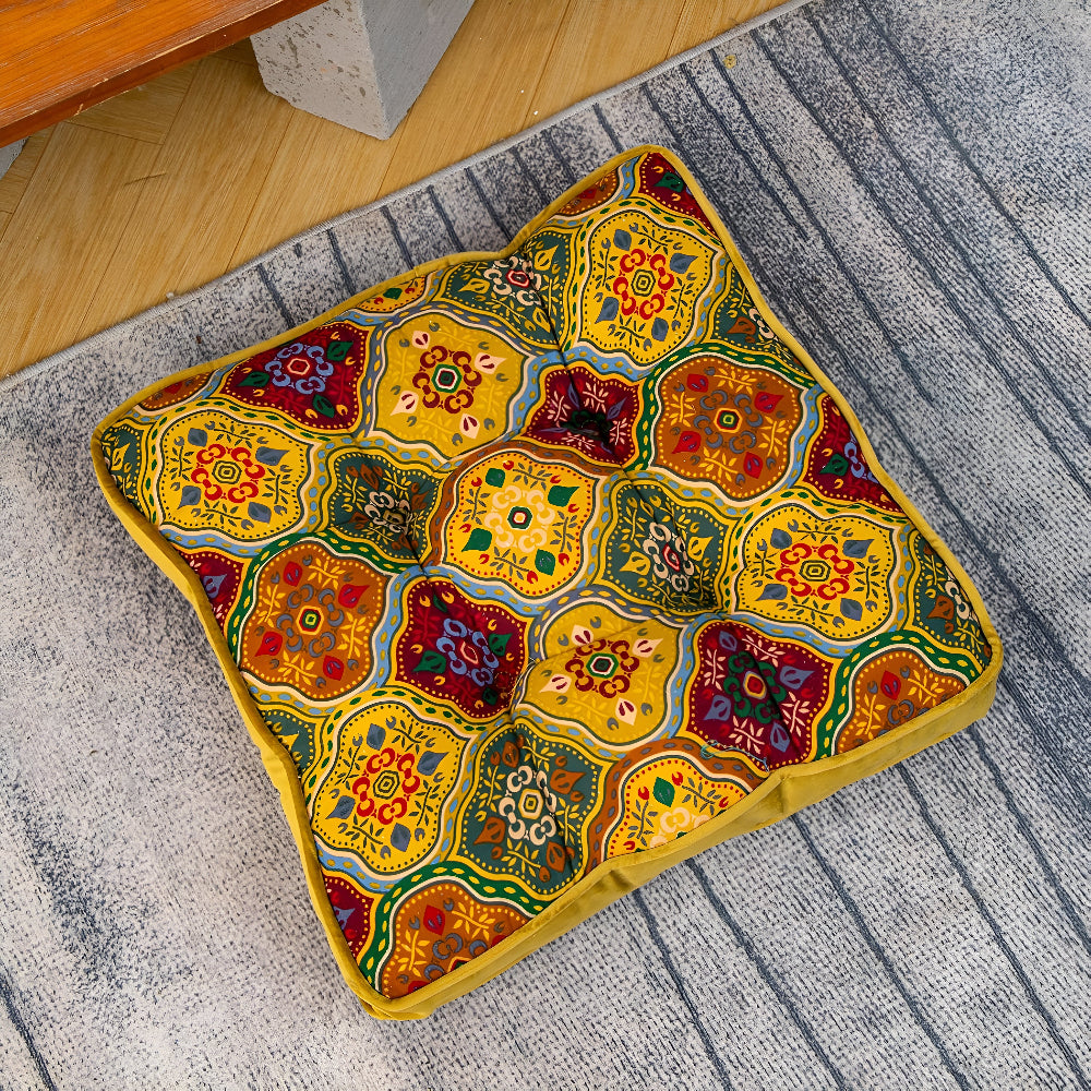 Coussin à liens d'inspiration marocaine