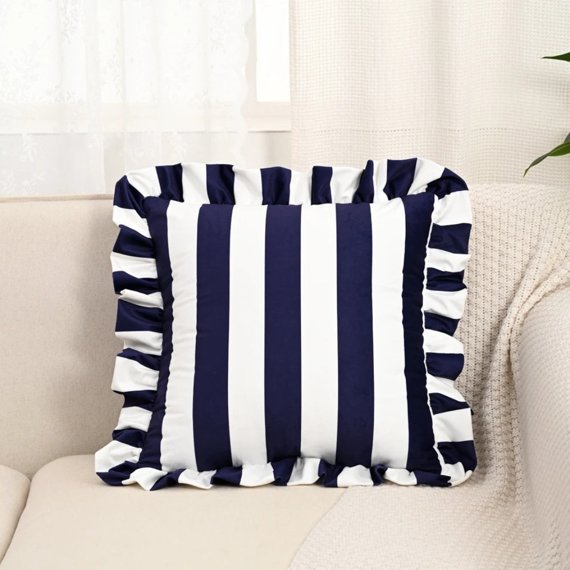 Housse de coussin rétro rayée à volants