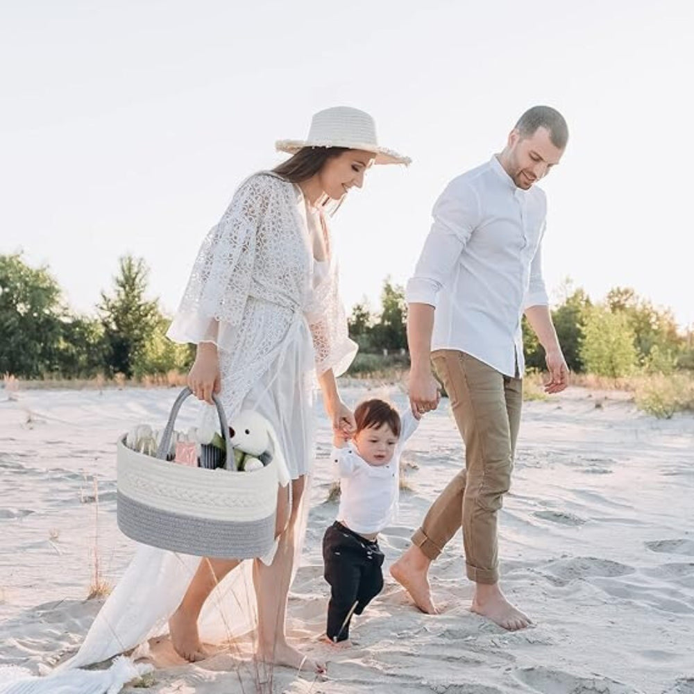 Panier tressé gris pour affaires de bébé