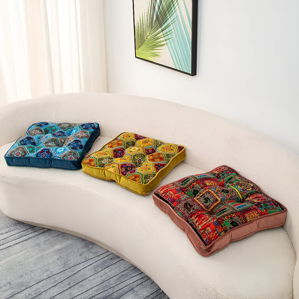 Coussin à liens d'inspiration marocaine