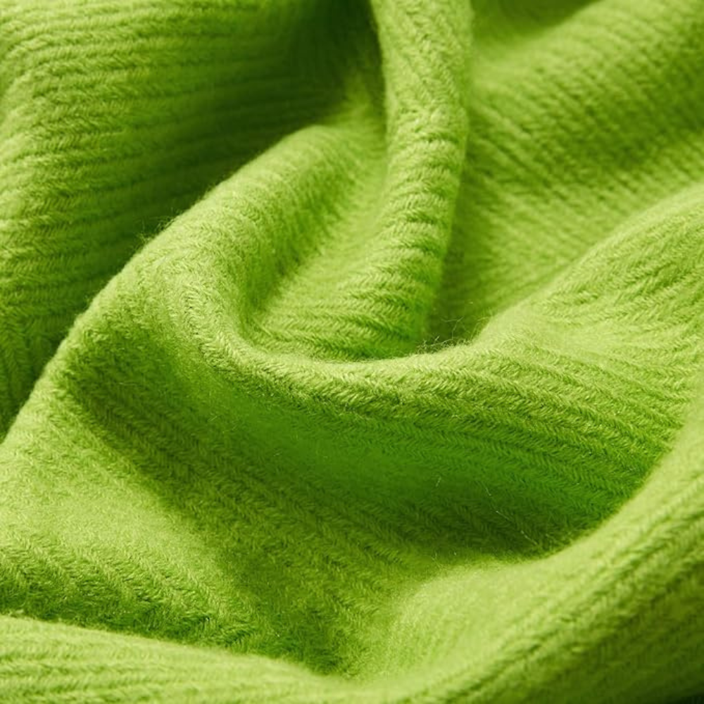 Plaid en grosse maille à pompons