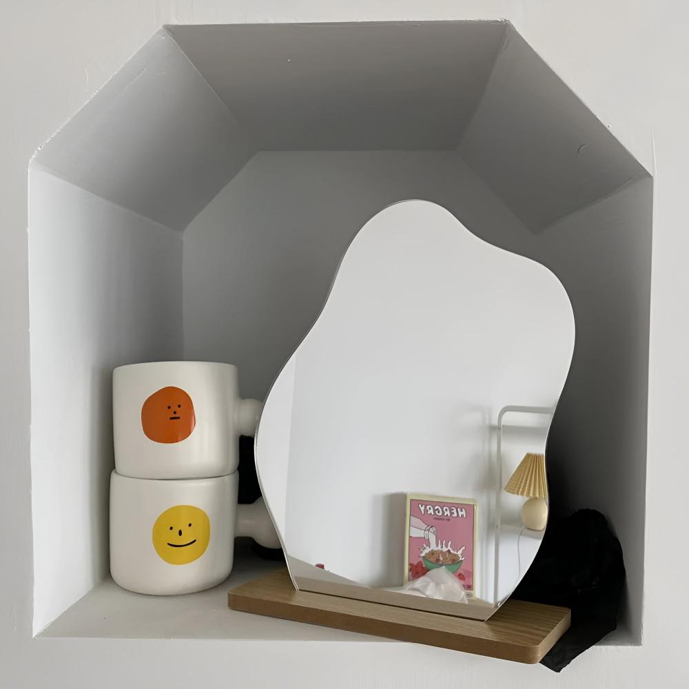 Miroir aux courbes élégantes