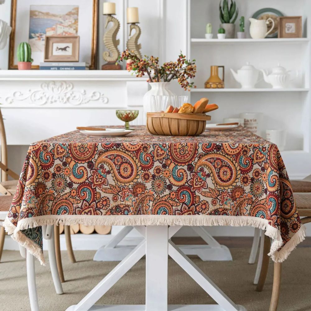 Nappe à pompons Amber Paisley