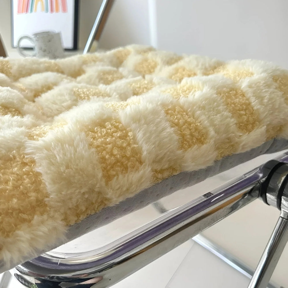 Galette de chaise damier en fausse fourrure