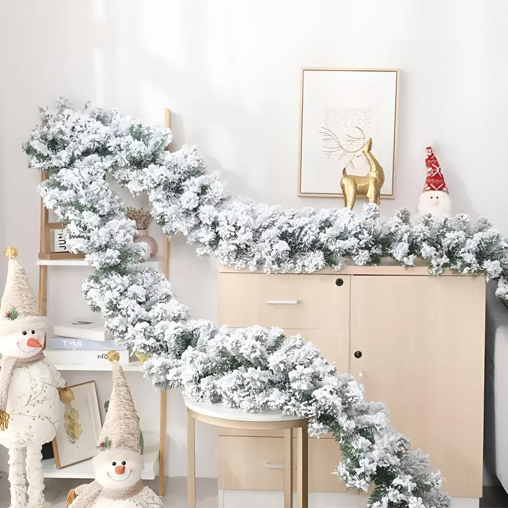 Guirlande de Noël givrée – 18"x18"