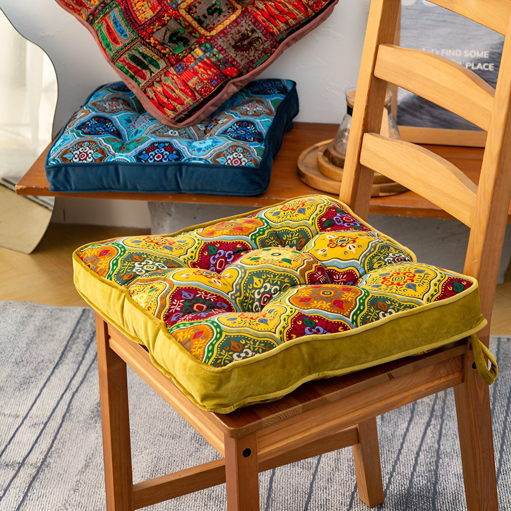 Coussin à liens d'inspiration marocaine