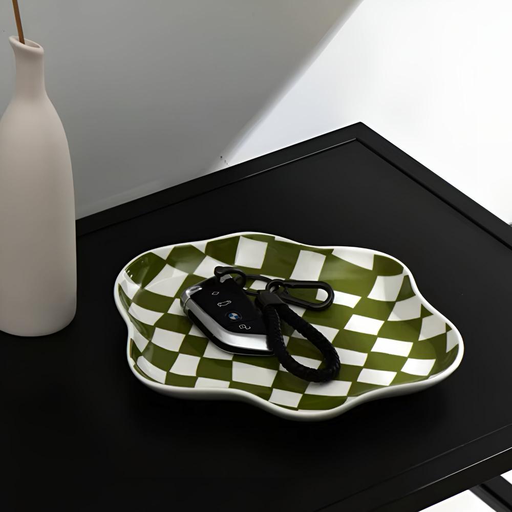 Assiette en céramique à carreaux classique