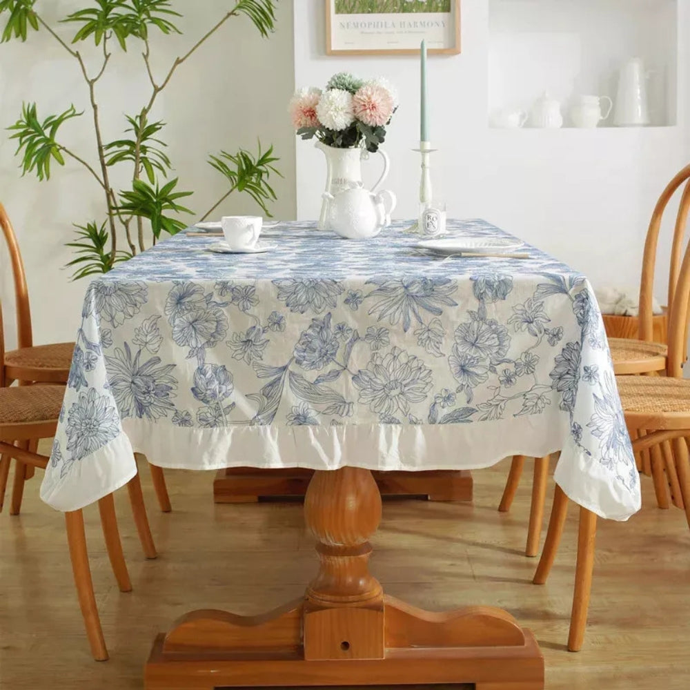Nappe en dentelle fleurie bleue Delfina