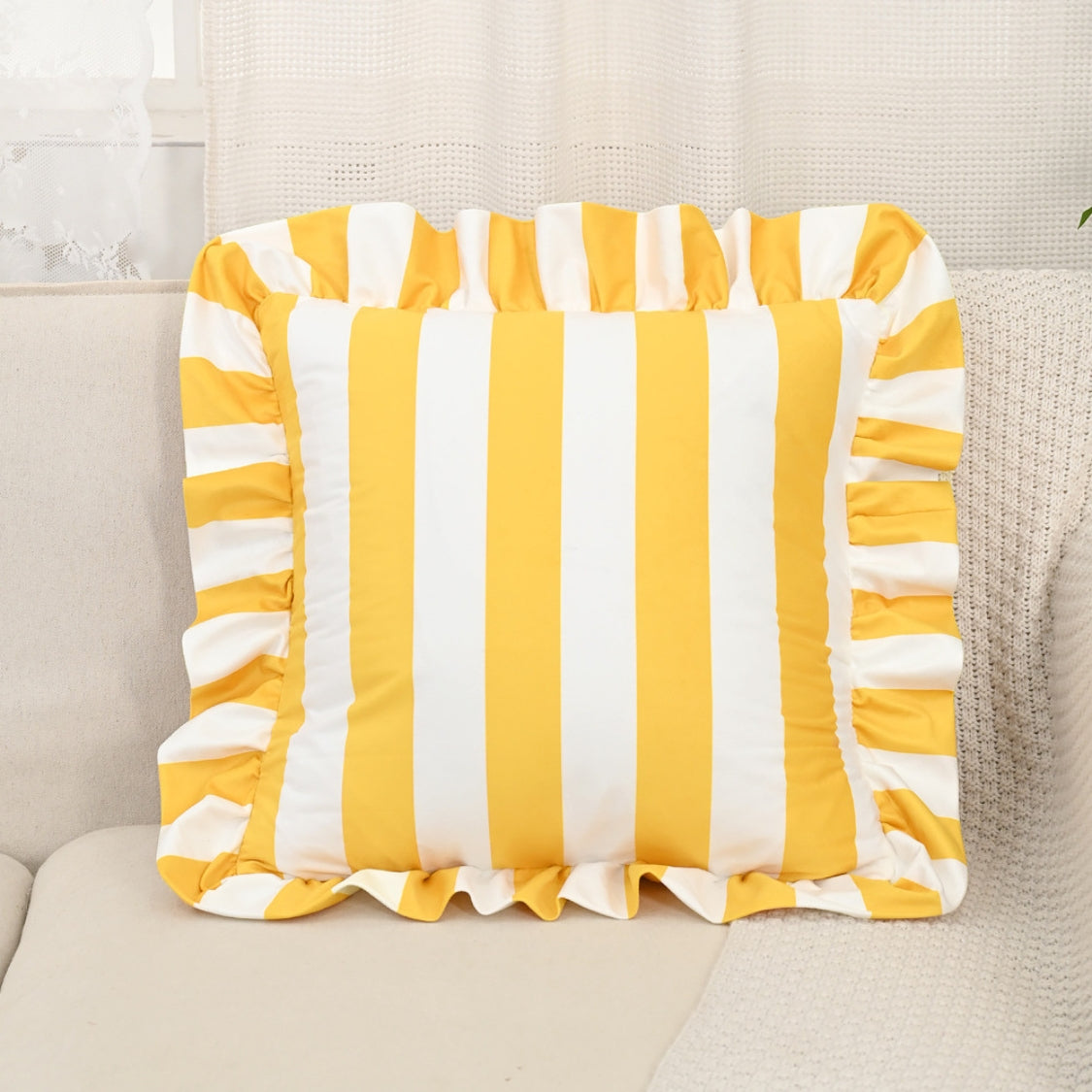 Housse de coussin rétro rayée à volants