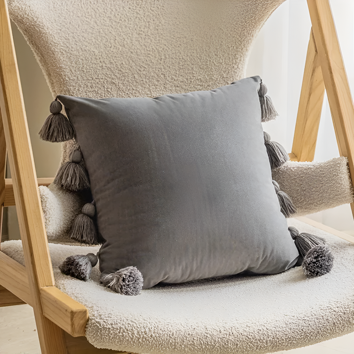 Housse de coussin bohème à pompons